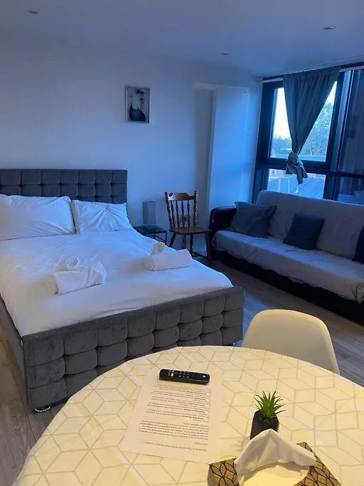 9B - The Bricklane Artistic Studio Apartment London