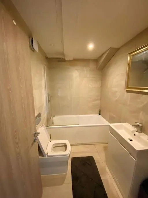 9B - The Bricklane Artistic Studio Apartment London United Kingdom