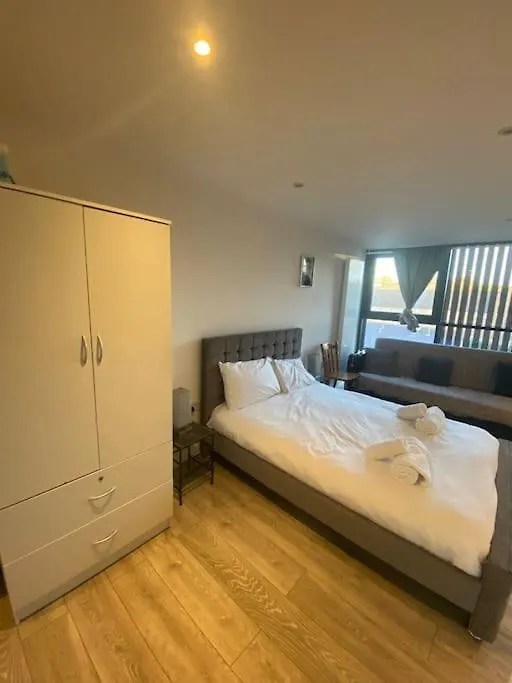 9B - The Bricklane Artistic Studio Apartment London