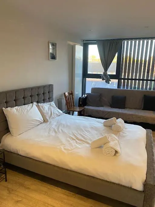 9B - The Bricklane Artistic Studio Apartment London
