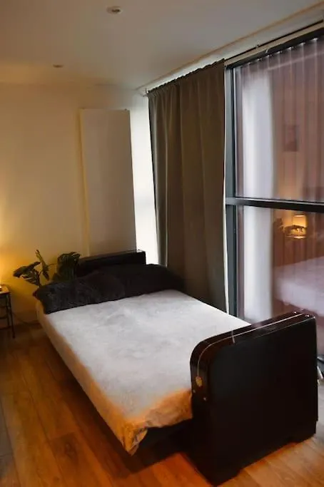 9B - The Bricklane Artistic Studio Apartment London 0*,